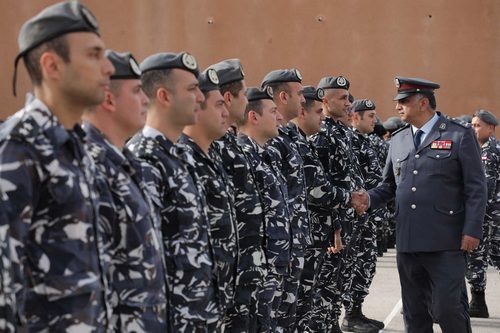 اللواء عثمان يطّلع على سير دورة المتمرّنين الذّكور والإناث في معهد قوى الأمن الدّاخلي- عرمون.